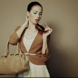 BOLSON DE CUERO OFERTA CON UN PAR DE ARETES XUPIN